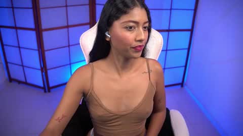 Emili online show from November 22, 3:55 pm