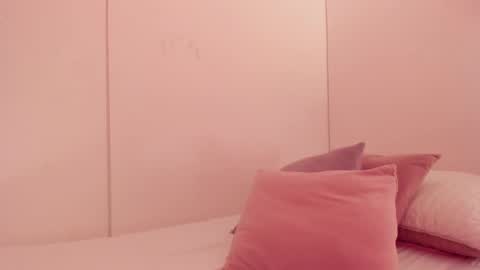 Snapshot of emilia_ghendle chatting on December 10, 11:32 am Emilia Big Boobs online show from December 10, 11:32 am