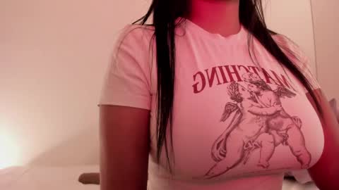 Snapshot of emilia_ghendle chatting on December 11, 1:47 am Emilia Big Boobs online show from December 11, 1:47 am