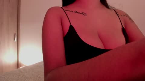 Snapshot of emilia_ghendle chatting on January 21, 1:32 pm Emilia Big Boobs online show from January 21, 1:32 pm