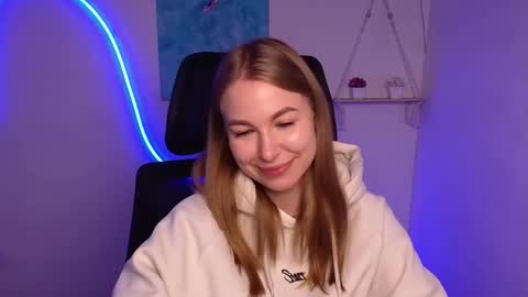 Emilia online show from October 18, 5:21 am