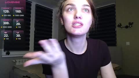 Snapshot of emiliarhodes chatting on October 19, 10:54 pm Emi online show from October 19, 10:54 pm