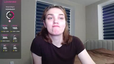 Snapshot of emiliarhodes chatting on October 23, 10:19 pm Emi online show from October 23, 10:19 pm