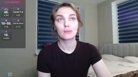 Snapshot of emiliarhodes chatting on October 25, 8:47 pm Emi online show from October 25, 8:47 pm