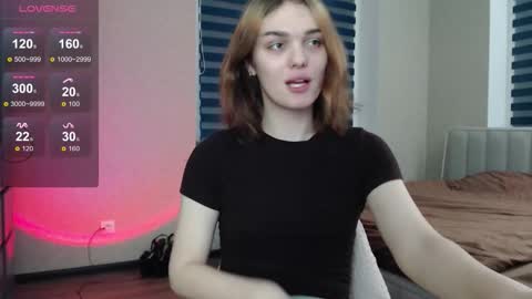 Snapshot of emiliarhodes chatting on November 5, 9:48 pm Emi online show from November 5, 9:48 pm