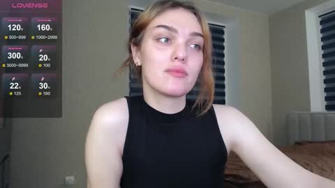 Snapshot of emiliarhodes chatting on November 16, 10:04 pm Emi online show from November 16, 10:04 pm