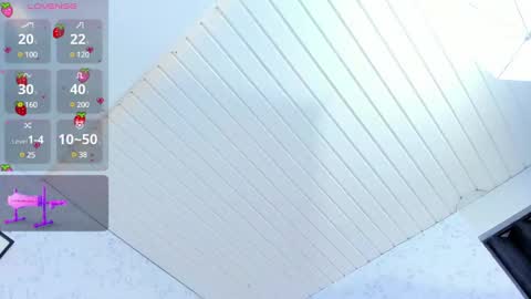 Snapshot of emilie_james chatting on January 19, 7:37 pm Emilie James online show from January 19, 7:37 pm