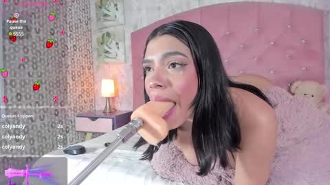 Snapshot of emilie_james chatting on February 8, 8:10 pm Emilie James online show from February 8, 8:10 pm