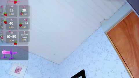 Snapshot of emilie_james chatting on February 16, 6:32 pm Emilie James online show from February 16, 6:32 pm