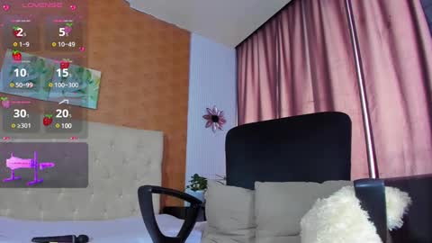 Snapshot of emilie_james chatting on February 23, 5:50 pm Emilie James online show from February 23, 5:50 pm