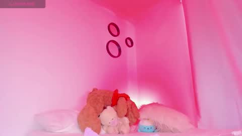 Snapshot of emilie_james chatting on September 21, 3:02 pm Emilie James online show from September 21, 3:02 pm