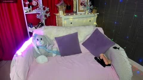 Snapshot of emiliyaqueen chatting on December 7, 4:42 am Emiliya online show from December 7, 4:42 am