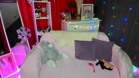 Snapshot of emiliyaqueen chatting on December 25, 4:12 am Emiliya online show from December 25, 4:12 am