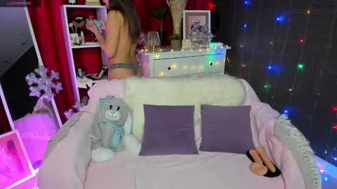 Snapshot of emiliyaqueen chatting on December 28, 1:29 am Emiliya online show from December 28, 1:29 am