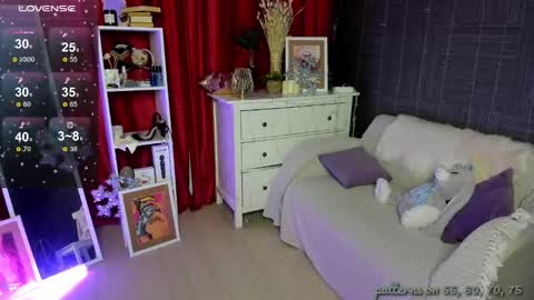 Snapshot of emiliyaqueen chatting on January 4, 2:03 am Emiliya online show from January 4, 2:03 am