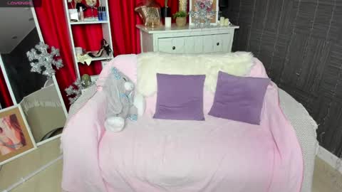 Snapshot of emiliyaqueen chatting on January 5, 1:13 am Emiliya online show from January 5, 1:13 am