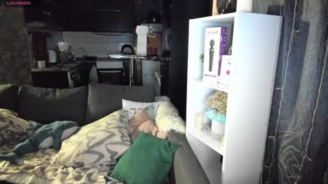 Snapshot of emiliyaqueen chatting on February 2, 2:06 am Emiliya online show from February 2, 2:06 am