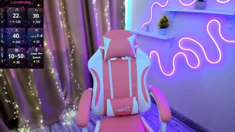 Snapshot of emiliyaqueen chatting on February 18, 5:31 am Emiliya online show from February 18, 5:31 am