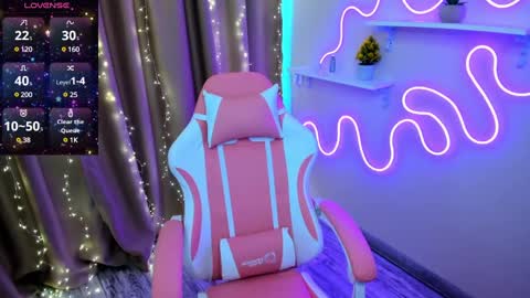 Snapshot of emiliyaqueen chatting on February 18, 8:38 am Emiliya online show from February 18, 8:38 am