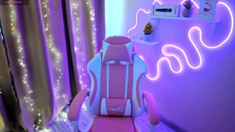 Snapshot of emiliyaqueen chatting on February 23, 5:23 am Emiliya online show from February 23, 5:23 am