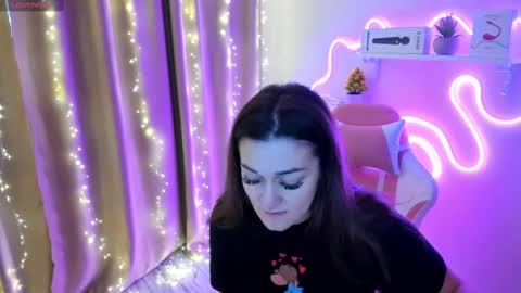 Snapshot of emiliyaqueen chatting on February 24, 1:57 am Emiliya online show from February 24, 1:57 am