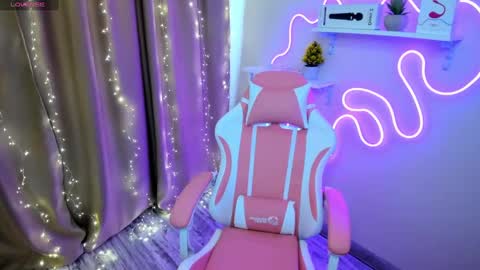 Snapshot of emiliyaqueen chatting on February 24, 5:00 am Emiliya online show from February 24, 5:00 am