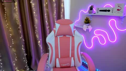 Snapshot of emiliyaqueen chatting on March 5, 5:29 am Emiliya online show from March 5, 5:29 am