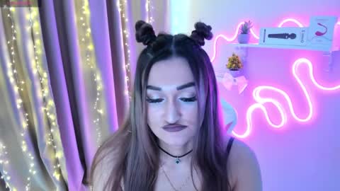 Snapshot of emiliyaqueen chatting on March 8, 8:33 am Emiliya online show from March 8, 8:33 am