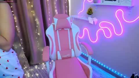 Snapshot of emiliyaqueen chatting on March 12, 2:41 am Emiliya online show from March 12, 2:41 am