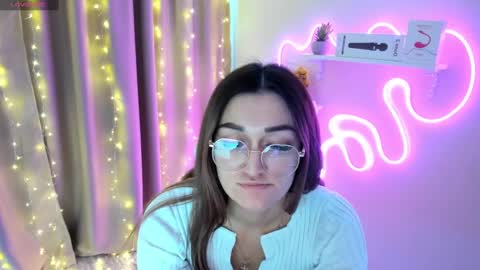 Snapshot of emiliyaqueen chatting on March 12, 8:51 am Emiliya online show from March 12, 8:51 am