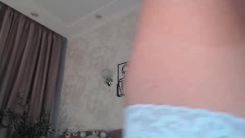 Snapshot of emilly_angel chatting on September 23, 7:39 pm Emily online show from September 23, 7:39 pm