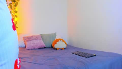 emilly online show from February 6, 7:24 am