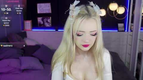 Emily online show from December 22, 9:31 pm