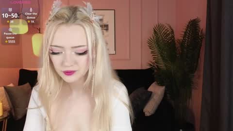 Emily online show from December 25, 1:41 pm