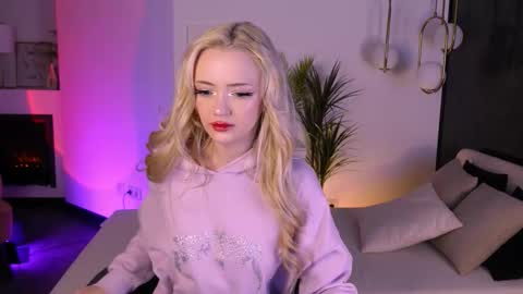 Emily online show from November 13, 4:39 pm