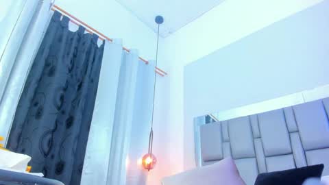 Snapshot of emily_gil1 chatting on January 10, 4:51 pm Emi online show from January 10, 4:51 pm