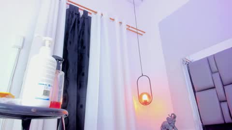 Snapshot of emily_gil1 chatting on February 25, 5:47 pm Emi online show from February 25, 5:47 pm