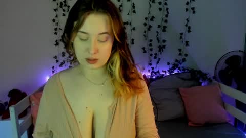 Snapshot of emily_gin chatting on January 15, 2:49 am EMILY online show from January 15, 2:49 am