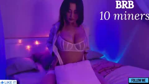 Snapshot of emily_gin chatting on February 27, 2:32 am EMILY online show from February 27, 2:32 am