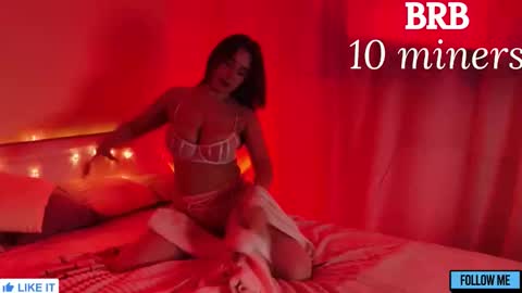 Snapshot of emily_gin chatting on October 7, 2:09 am EMILY online show from October 7, 2:09 am