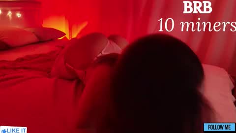 Snapshot of emily_gin chatting on November 5, 2:22 am EMILY online show from November 5, 2:22 am