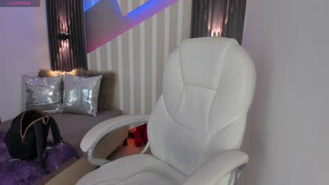 Emily online show from February 4, 2:32 pm