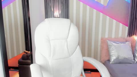 Emily online show from September 9, 2:38 pm