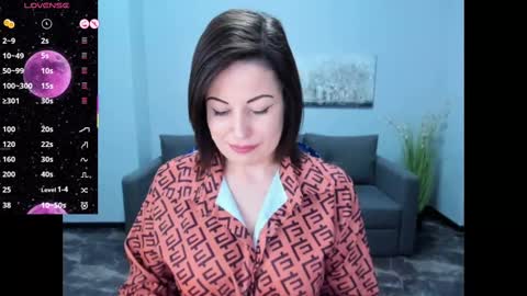 Snapshot of emily_midlton chatting on March 2, 5:04 pm Emily online show from March 2, 5:04 pm