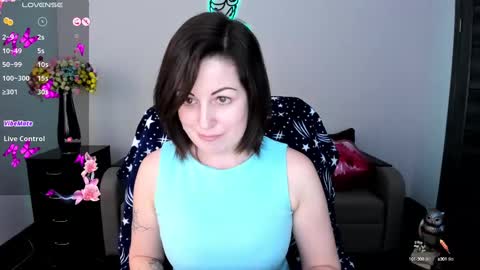 Snapshot of emily_midlton chatting on March 11, 6:19 pm Emily online show from March 11, 6:19 pm