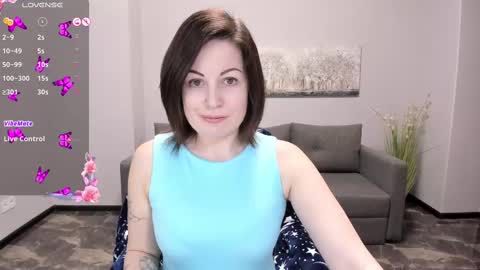 Snapshot of emily_midlton chatting on March 12, 7:24 am Emily online show from March 12, 7:24 am