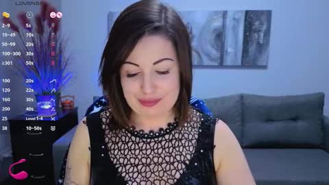 Snapshot of emily_midlton chatting on October 10, 2:05 pm Emily online show from October 10, 2:05 pm