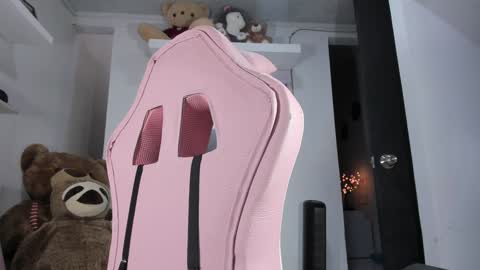 emily_palmeer online show from December 30, 11:37 am