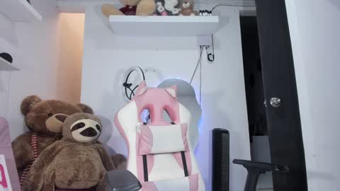 emily_palmeer online show from January 8, 11:32 am