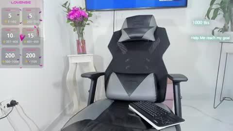 emily_palmeer online show from October 15, 12:49 pm